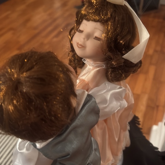Collectible Vintage Kissing Doll Couple
(doll stands NOT included) - Picture 3 of 7